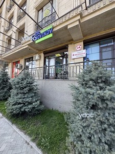 Вход в клинику