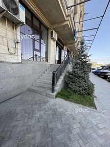 Вход в клинику