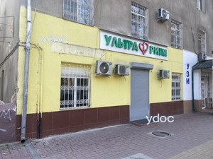 Вход в клинику