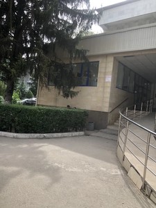 Вход в поликлинику