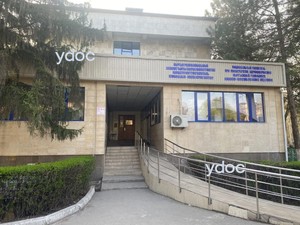 Вход в клинику