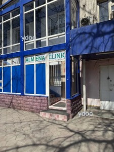 Вход в клинику