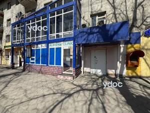 Вход в клинику