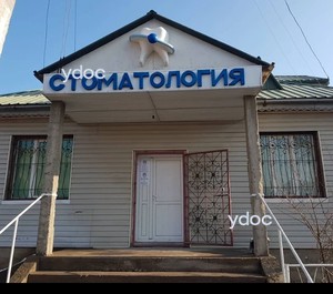 Вход в клинику